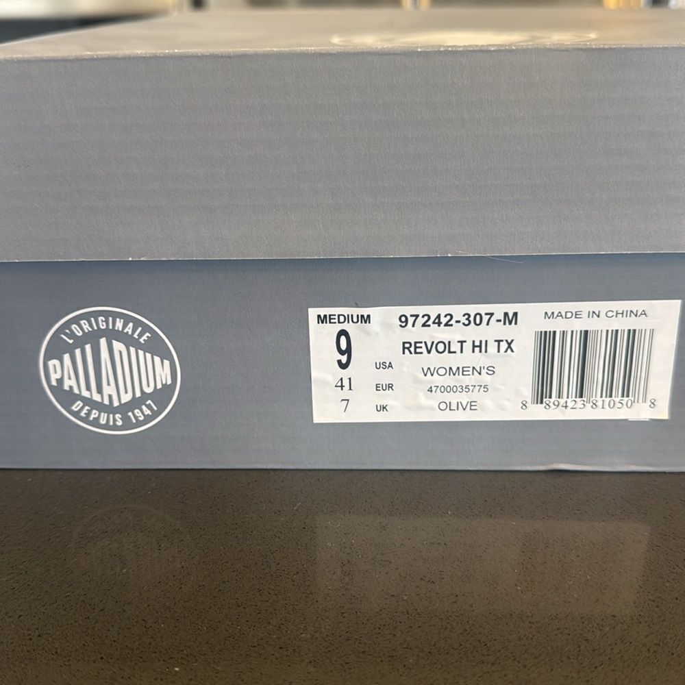 NIB Palladium Revolt High TX in Olive - Picture 6 of 6